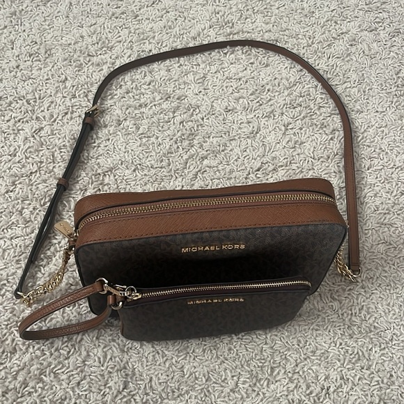 MICHAEL KORS Jet Set Large Logo Crossbody Bag & Wristlet Set in Brown w/ MK Logo - Picture 7 of 16